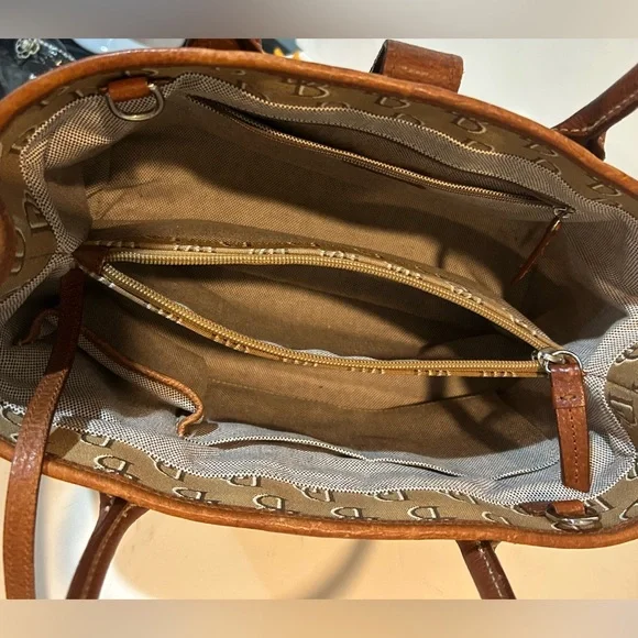 Authentic Dooney & Bourke DB Logo Satchel Classic & Timeless Everyday Bag - Picture 11 of 12